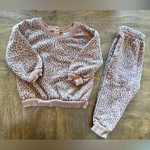 Baby GAP Leopard Sweat Set (12-18 months) - Picture 2 of 8